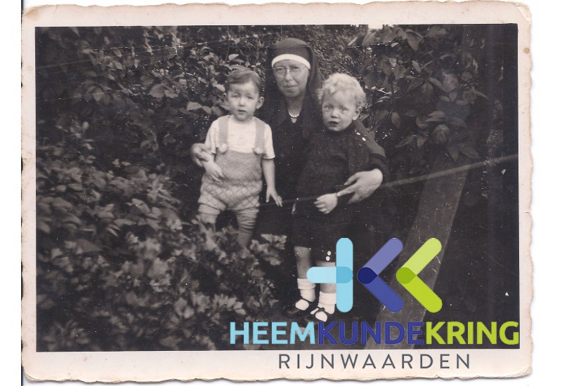 Dina Damen en ....Coll. HKR F0000039
